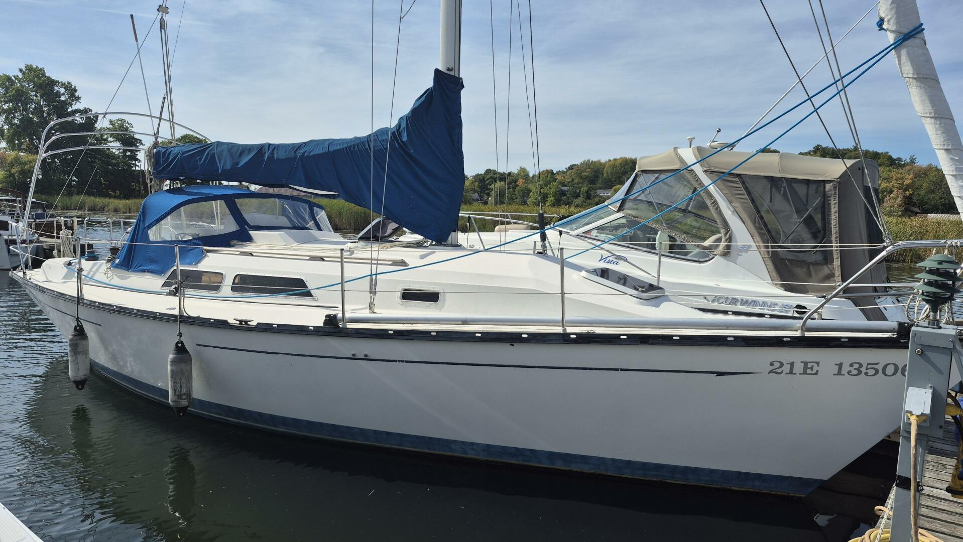 photo 68f293ddec7ff8.09924005 United City Yachts,Toronto Yacht Sales